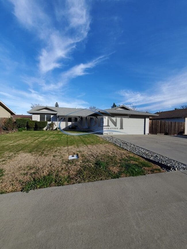 Building Photo - This is a cute 4 bedroom, 2 bath house in an established Woodland community