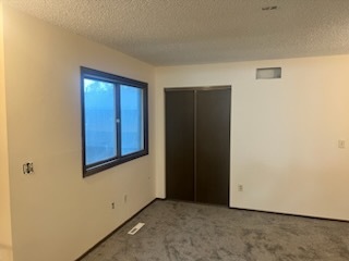 Building Photo - Move in Special - $500 off first months rent!