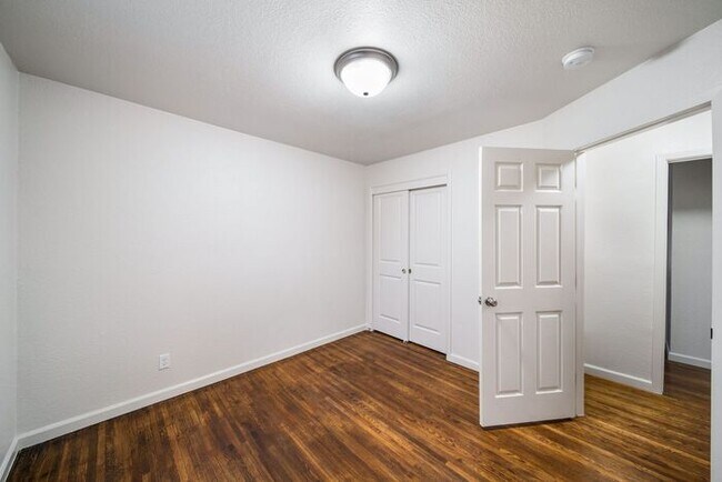 Building Photo - Move In SPECIAL! Beautifully Remodeled 2-B...