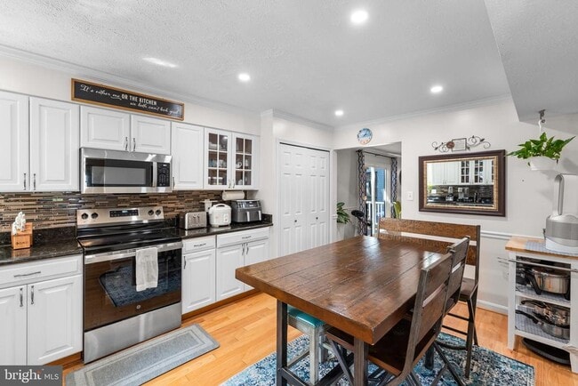 Building Photo - 4254 Mockingbird Cir