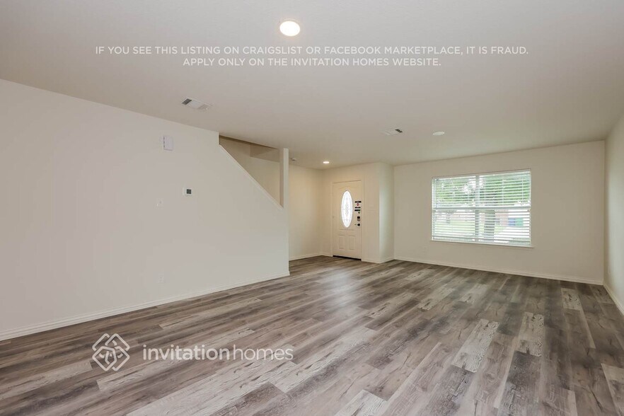 Building Photo - 215 Equestrian Dr