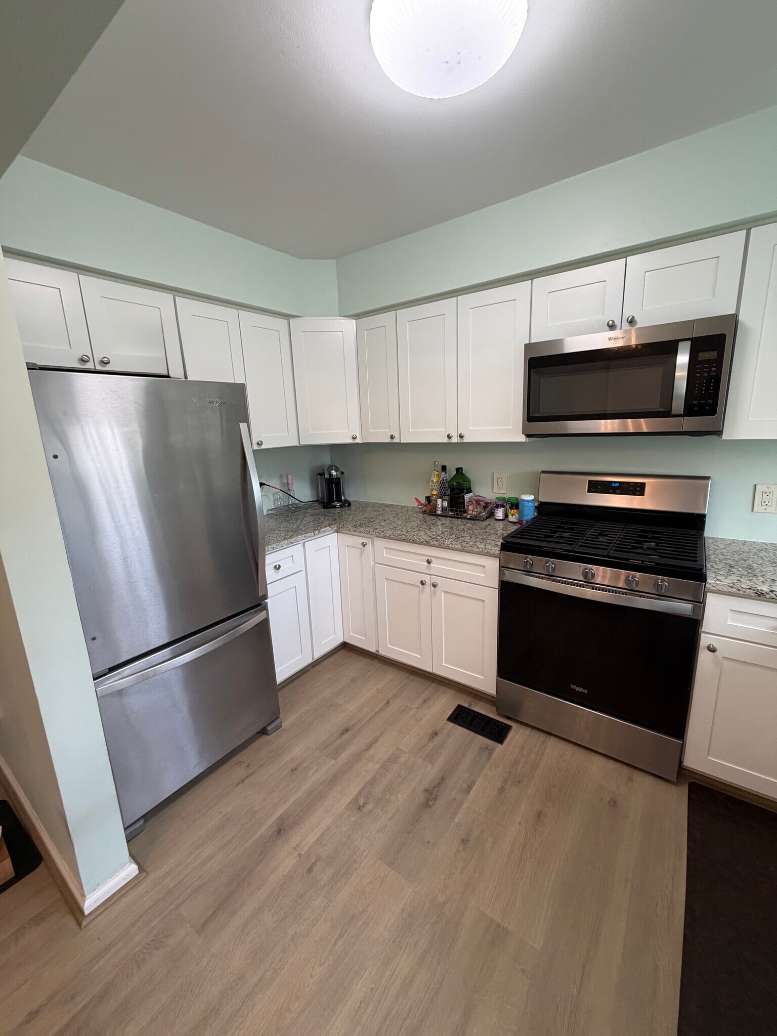 Building Photo - 7 Nicole Cir