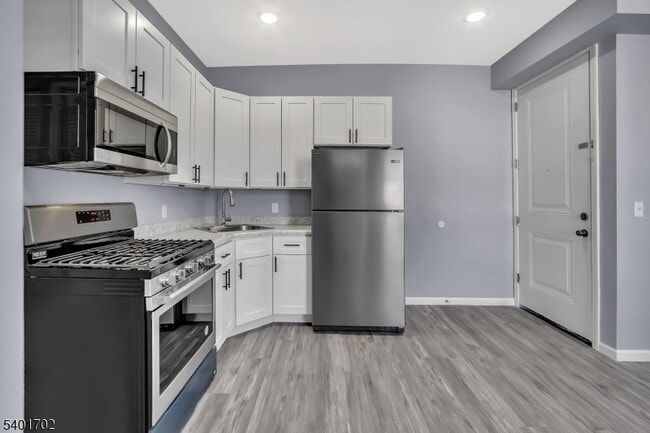 Building Photo - 155 Clifton Ave