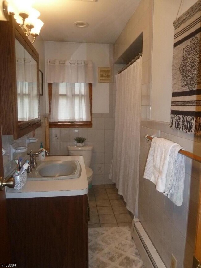 Building Photo - 72 Kennedy Rd