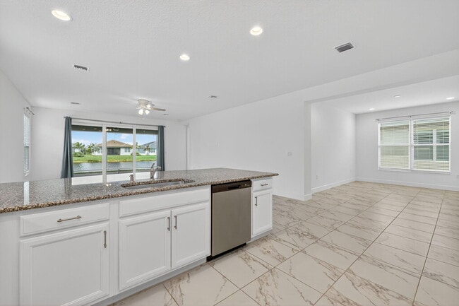 Building Photo - 11650 SW Moon River Way