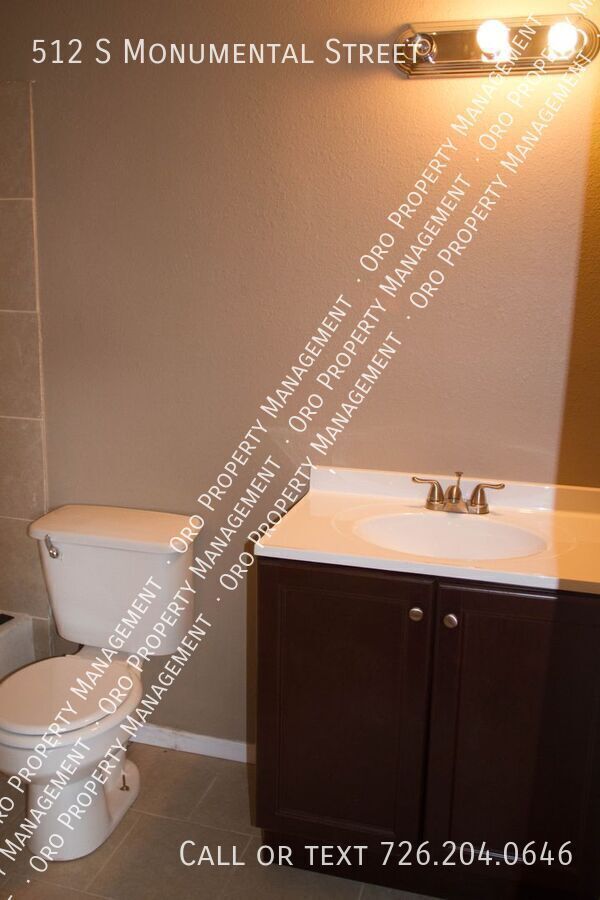 Building Photo - 512 S Monumental St