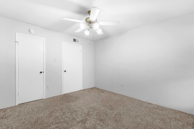 Building Photo - 2100 Wilcrest Dr