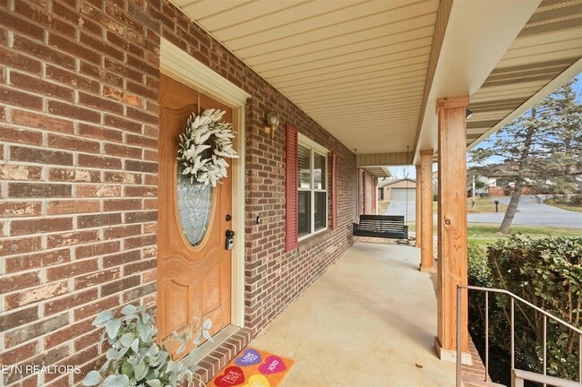 Building Photo - 1501 Woodbury Ct