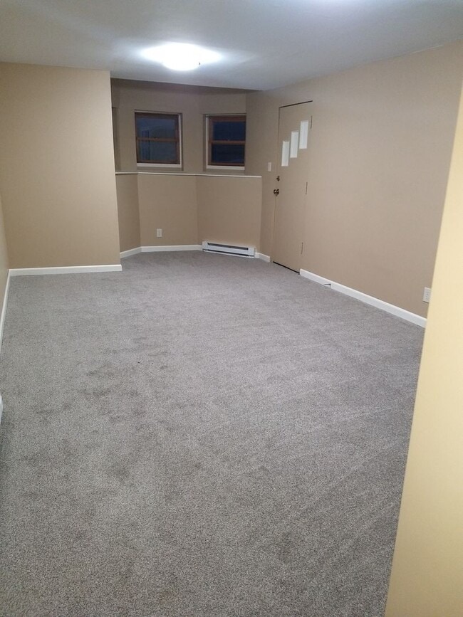 Building Photo - Pet Negotiable Four Bedroom Home