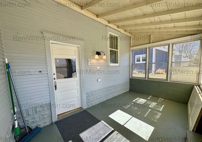 Building Photo - 1917 W 3rd St