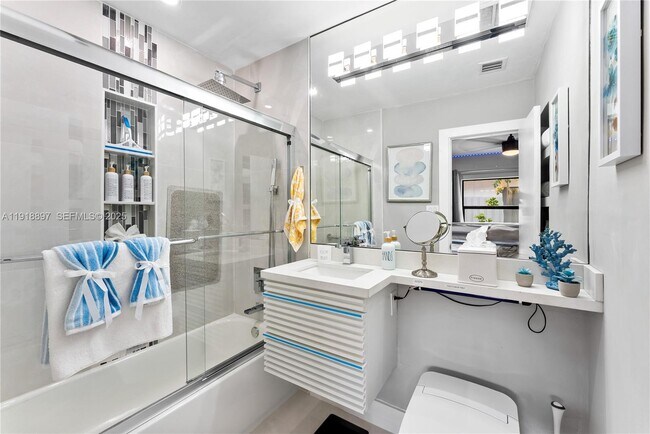 Building Photo - 2600 NE 15th St