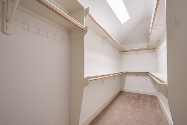 Building Photo - 2506 S Strathford Ln