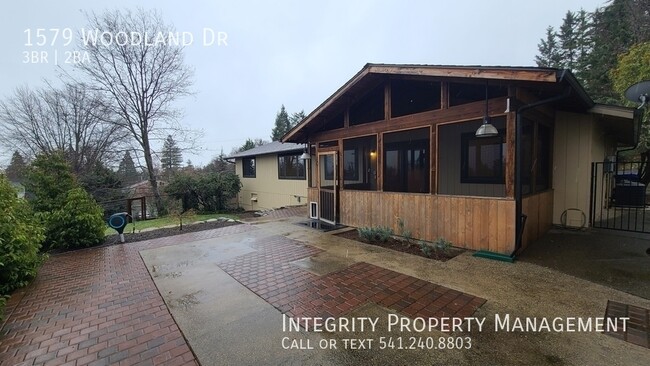 Building Photo - 1579 Woodland Dr