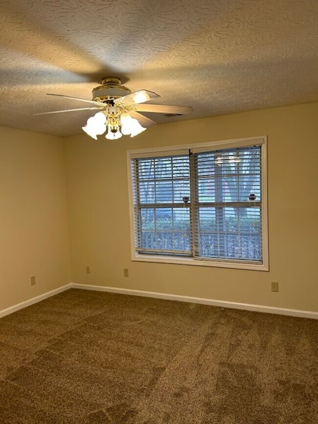 Building Photo - Eastwood home with 1st Floor Primary BR!   260210