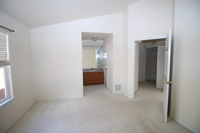 Building Photo - Amazing 5 bedroom home in Desirable Crown Hill Mesa on West Side of town