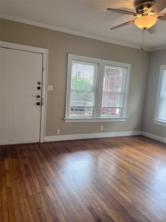 Building Photo - 320 W Polk St