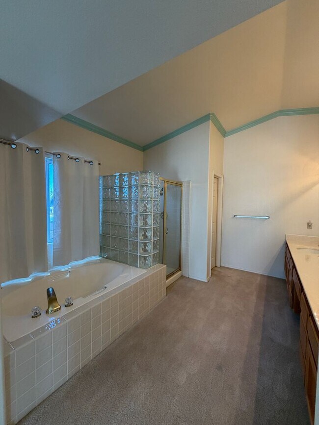 Building Photo - 625 Fox Hollow Way