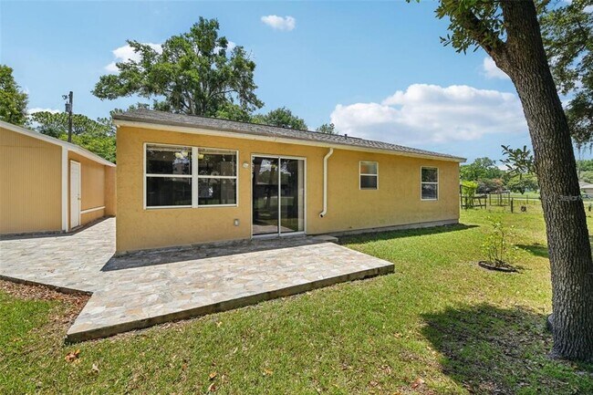 Building Photo - 5 Cedar Ln