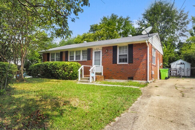 Building Photo - 819 Hadley Rd