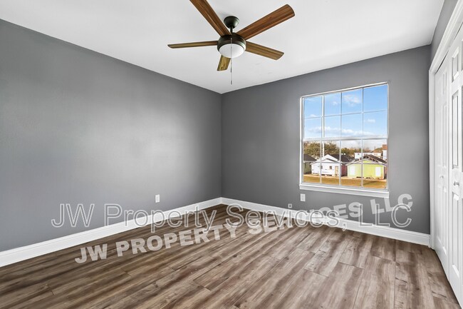 Building Photo - 2632 Annette St