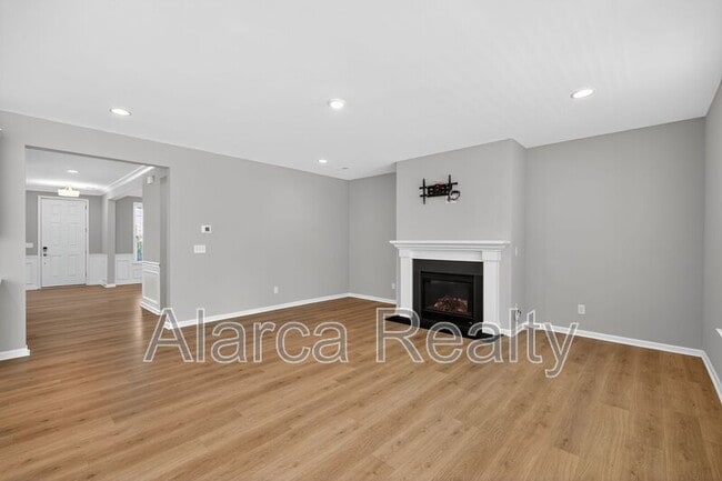 Building Photo - 256 W Waterlynn Rd