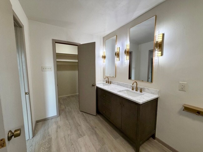 Building Photo - 506 Jenny Wren St