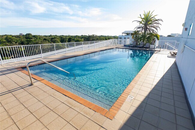 Building Photo - 3250 Grand Ave