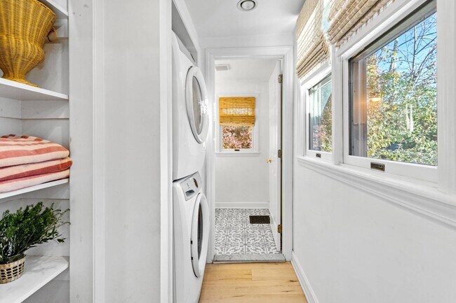 Building Photo - 144 Powell Ave