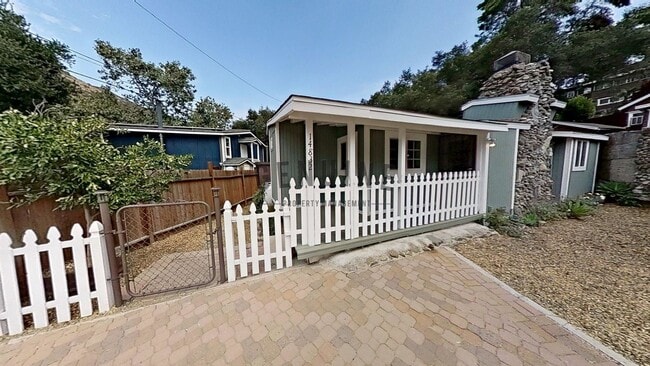 Building Photo - Adorable 2Bd 2Ba Home in Silverado Canyon