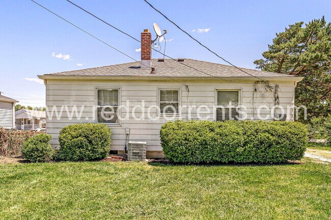 Building Photo - 1742 N Whittier Pl