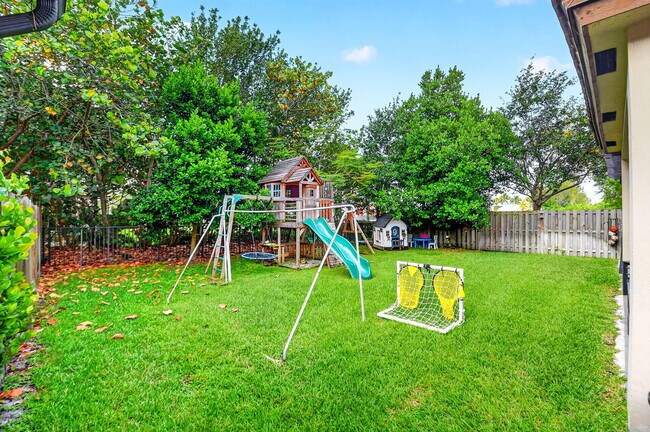Building Photo - 9062 Gulf Cove Dr