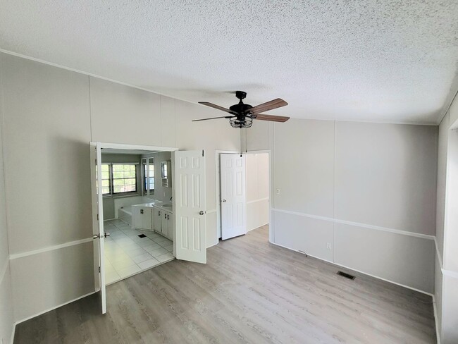 Building Photo - Stunning 3-bedroom, 2-bathroom home located in Charlotte, NC