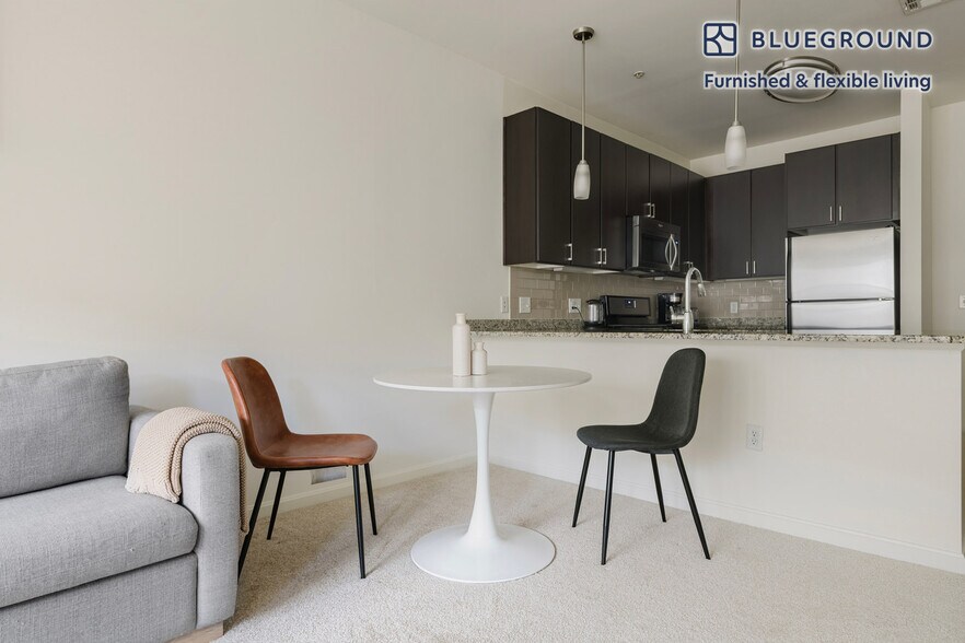 Building Photo - 333 Great River Rd