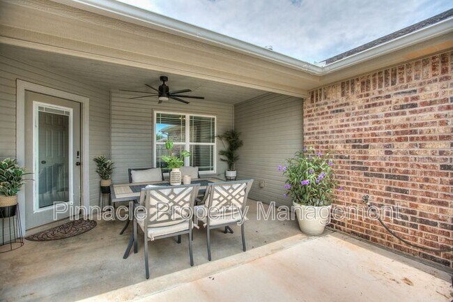 Building Photo - 5022 Red Oak Ln