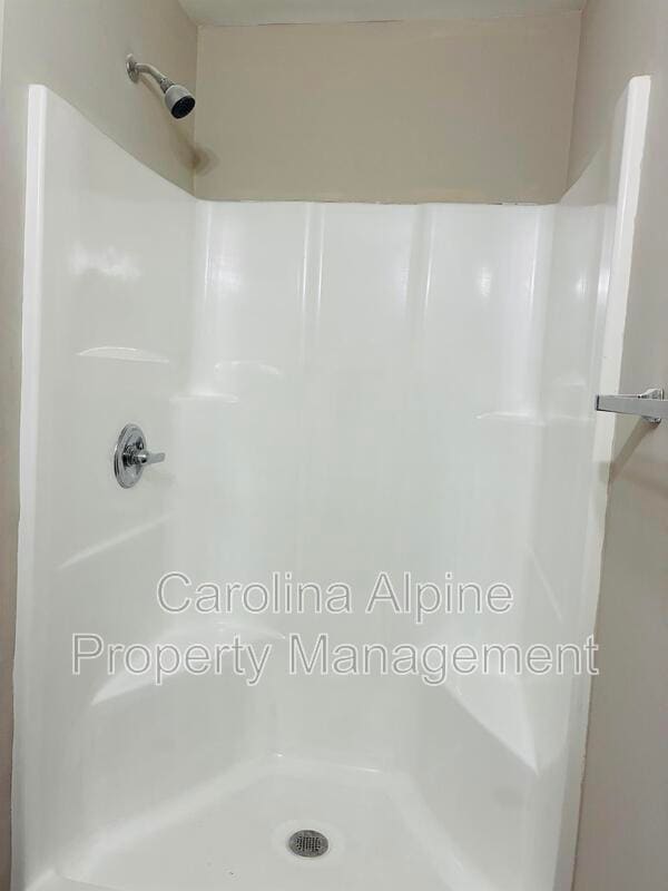 Building Photo - 317 N Dilling St