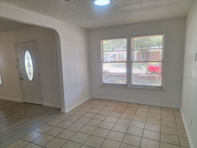 Building Photo - 5912 Maceo Ln