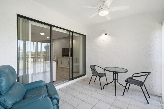 Building Photo - 9292 Vista Del Lago