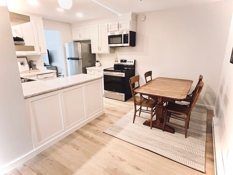 Building Photo - 10925 Otsego St