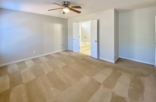 Building Photo - 425 Ridgehill Dr