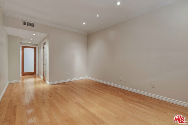 Building Photo - 4443 Ventura Canyon Ave