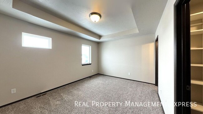 Building Photo - 5911 S Whisper Creek Pl