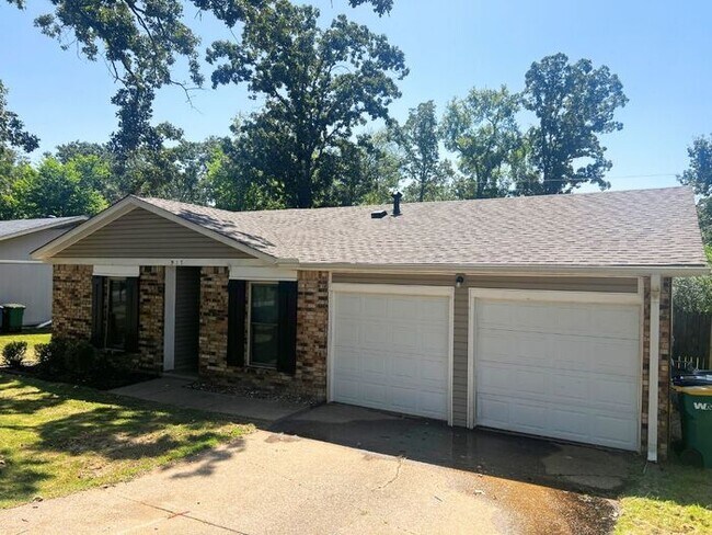 Building Photo - 917 Nicole Dr