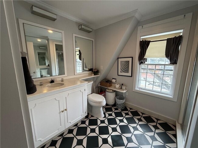 Building Photo - 107 John St