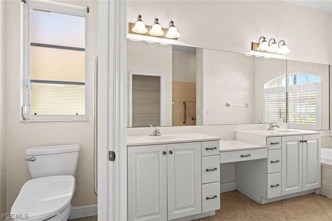 Building Photo - 2822 SW 49th Terrace