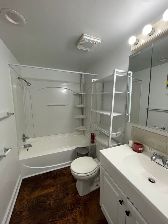 Building Photo - 618 Wilson St