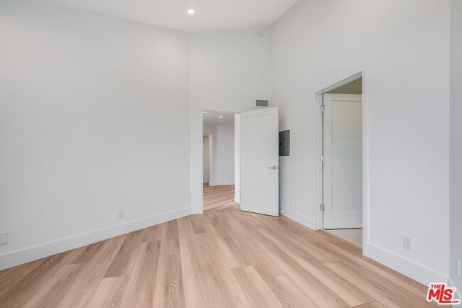 Building Photo - 11675 Darlington Ave