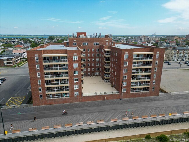 Building Photo - 370 W Broadway