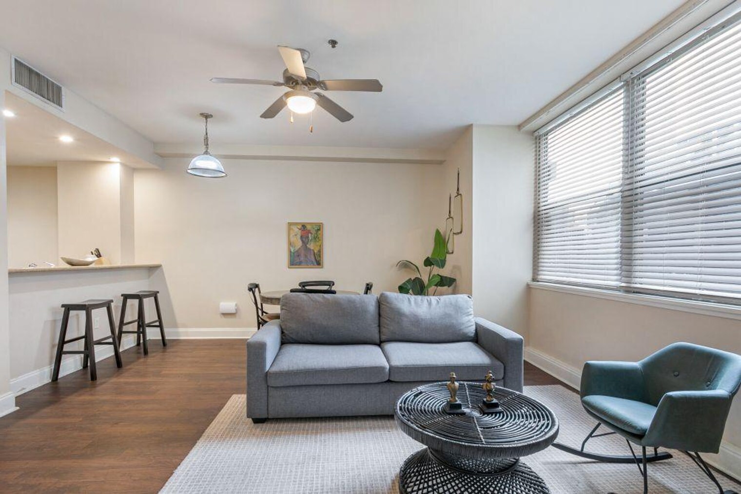 Building Photo - 925 Common St