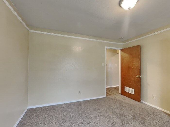 Building Photo - 7108 Ellis Rd
