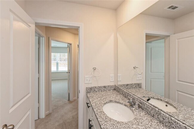 Building Photo - 612 Mackenzie Cv